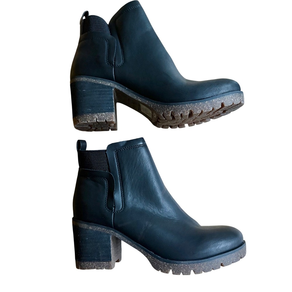 NWOB Korks Chelsea Boots Black Lug Sole Block Heel Women's Size 6.5M *FLAWED*